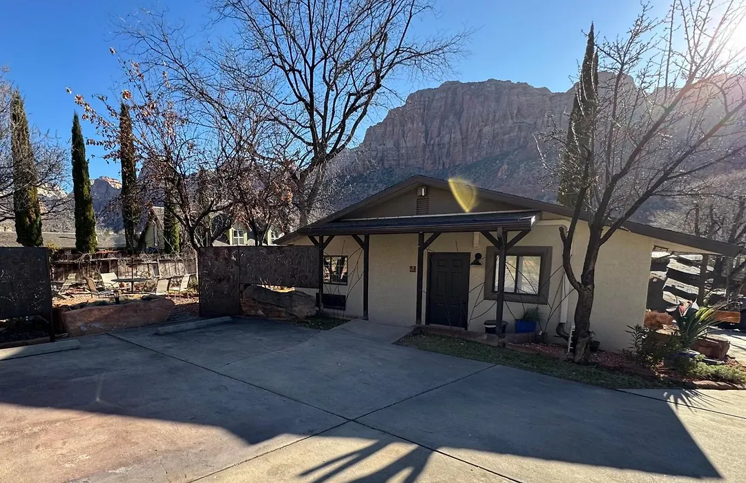 Red Rock Inn Cottages-1